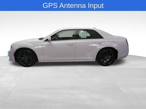Used 2022 Chrysler 300 Touring L RWD image 4