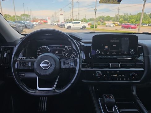Used 2025 Nissan Pathfinder SV AWD/4WD image 12