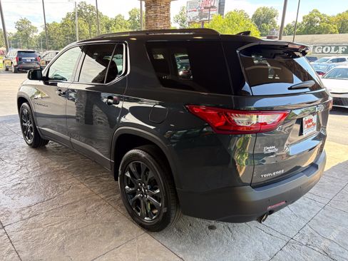 Used 2021 Chevrolet Traverse RS FWD image 8