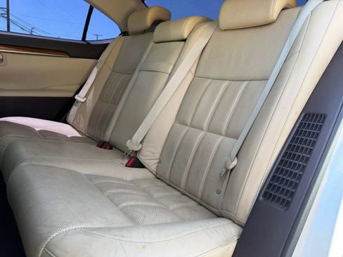 Used 2016 Lexus ES 300h w/ Luxury Package w/Wood Trim FWD image 13