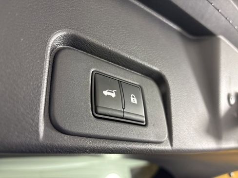 Used 2024 Nissan Rogue SV image 18