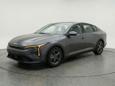 Used 2025 Kia K4 LXS image 3