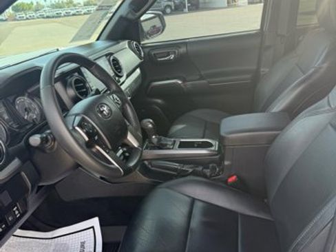 Used 2021 Toyota Tacoma TRD Off-Road image 10