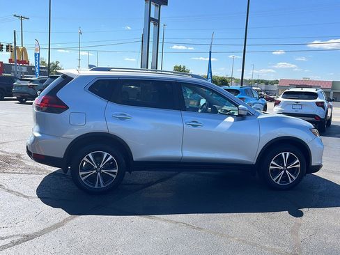Used 2019 Nissan Rogue SV w/ Premium Package AWD/4WD image 6