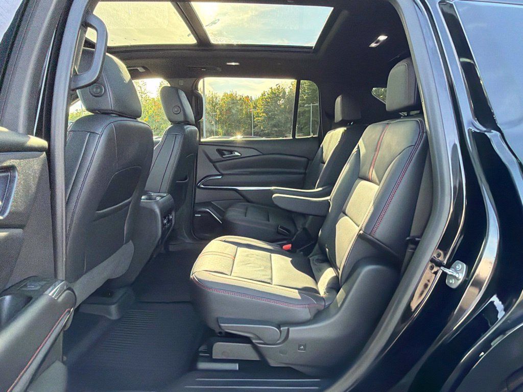 Used 2024 Chevrolet Traverse RS w/ LPO, Floor Liner Package AWD/4WD image 31