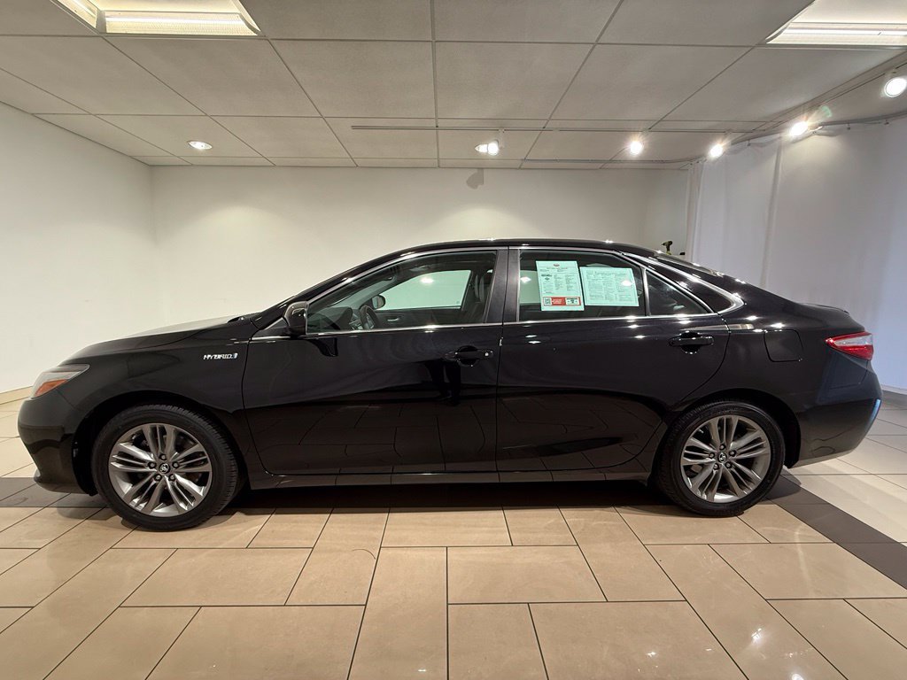 Used 2016 Toyota Camry SE w/ Moonroof Package FWD image 2
