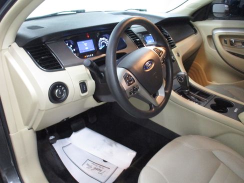 Used 2017 Ford Taurus SE FWD image 14