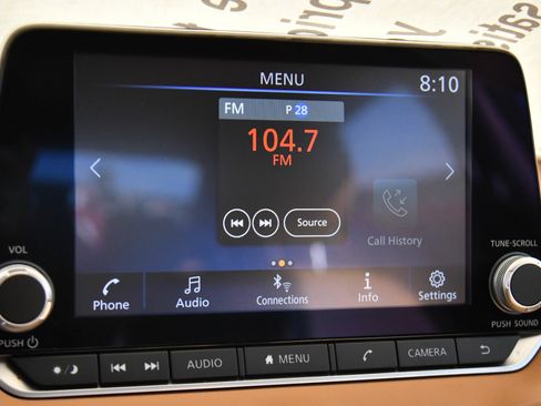 Used 2025 Nissan Sentra SV w/ SV Premium Package FWD image 25