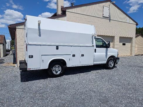 Used 2023 Chevrolet Express 3500 w/ Power Convenience Package RWD image 12