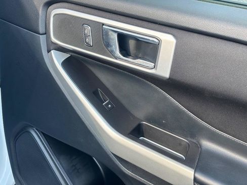 Used 2020 Ford Explorer XLT RWD image 38
