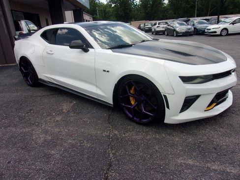 Used 2018 Chevrolet Camaro SS RWD image 3