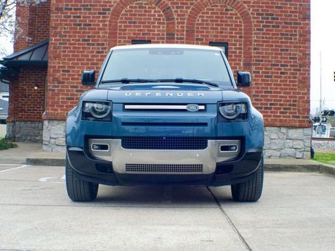 Used 2023 Land Rover Defender 110 SE image 2