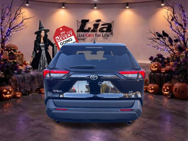 Used 2023 Toyota RAV4 LE AWD/4WD image 4