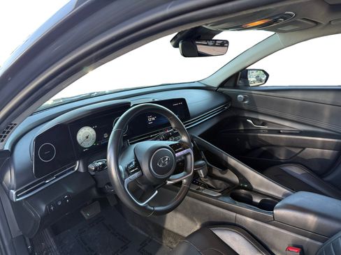 Used 2023 Hyundai Elantra Limited FWD image 9