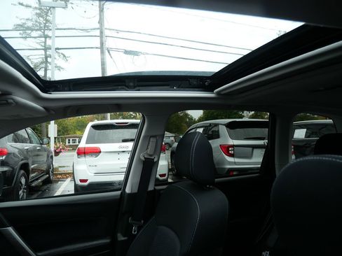 Used 2017 Subaru Forester 2.5i Premium w/ All-Weather Package image 11