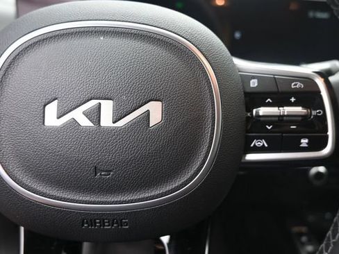 Used 2025 Kia Sorento S FWD image 14