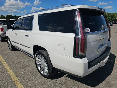 Used 2017 Cadillac Escalade ESV Platinum AWD/4WD image 3