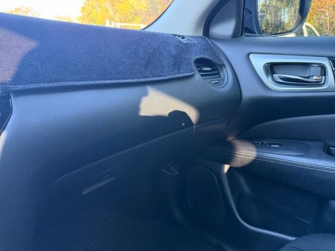 Used 2019 Nissan Pathfinder S image 24