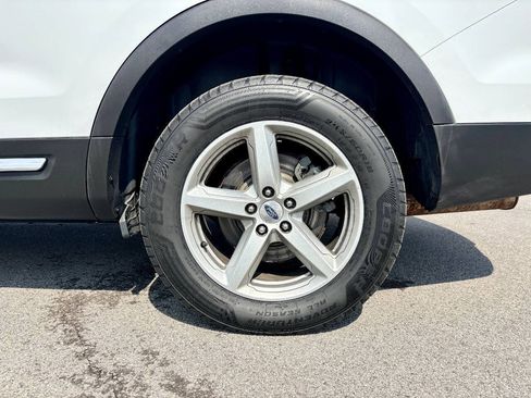 Used 2016 Ford Explorer XLT w/ Equipment Group 202A AWD/4WD image 39