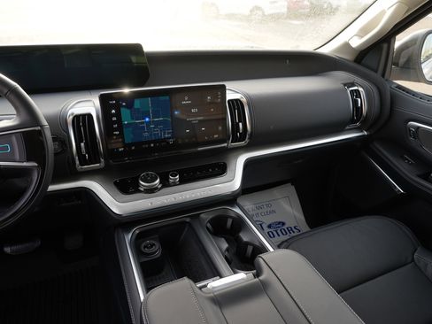 New 2025 Ford Expedition Platinum image 22