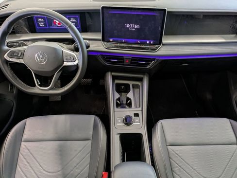 Certified 2025 Volkswagen Tiguan SE w/ Panoramic Sunroof Package AWD/4WD image 34