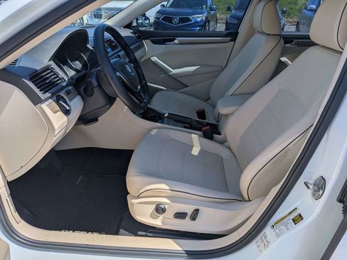 Used 2018 Volkswagen Passat 2.0T SE FWD image 19