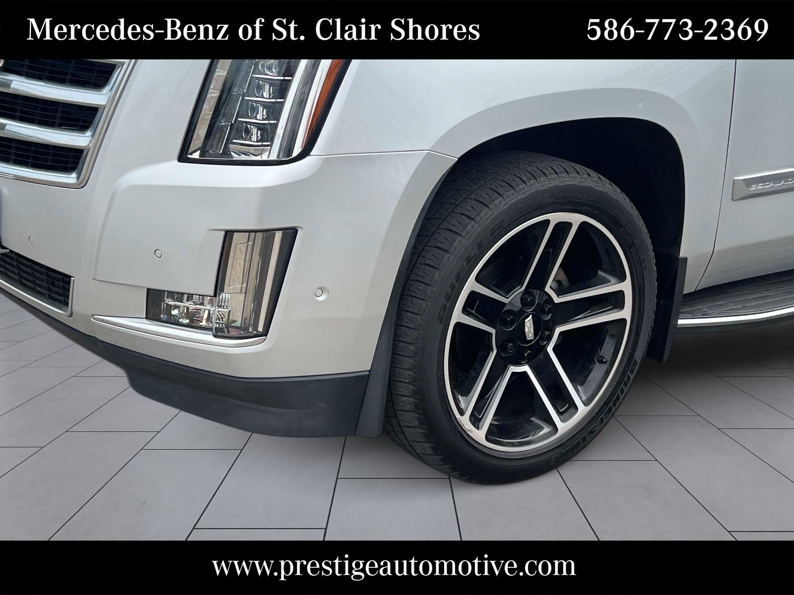 Used 2020 Cadillac Escalade ESV Luxury AWD/4WD image 10