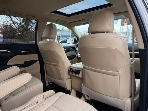 Used 2019 Toyota Highlander Limited AWD/4WD image 29
