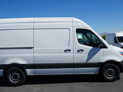 Used 2024 Mercedes-Benz Sprinter 144 Cargo image 5