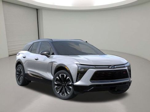 New 2026 Chevrolet Blazer EV RS image 7