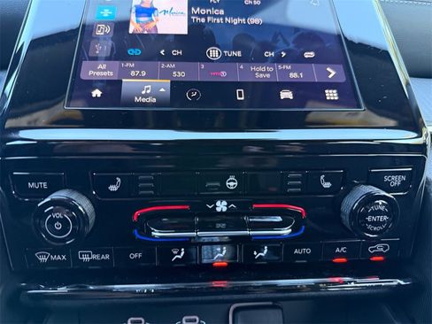 New 2025 Jeep Grand Cherokee Altitude image 22