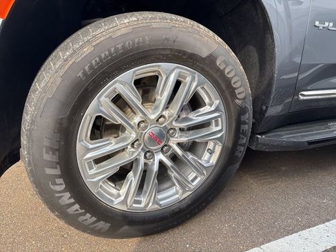 Used 2021 GMC Yukon SLT w/ Rear Media and Nav Package image 4