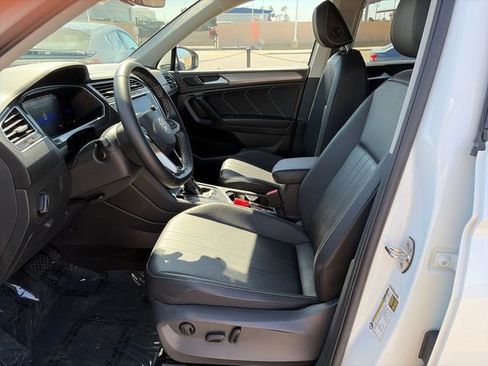 Used 2023 Volkswagen Tiguan SE FWD image 9