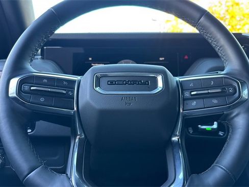 Used 2025 GMC Yukon XL Denali image 24