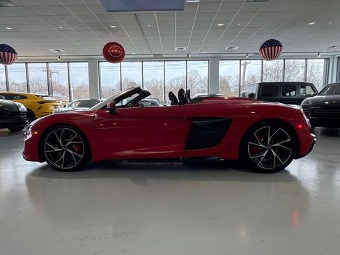 Used 2021 Audi R8 V10 w/ Premium Package image 2