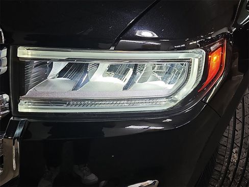 Certified 2023 GMC Acadia SLE w/ Driver Convenience Package image 32