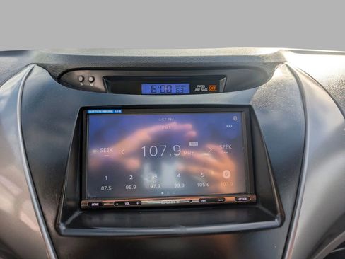 Used 2013 Hyundai Elantra GLS w/ Preferred Pkg FWD image 27