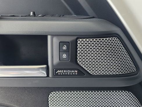Used 2023 Land Rover Defender 130 X-Dynamic SE AWD/4WD image 13