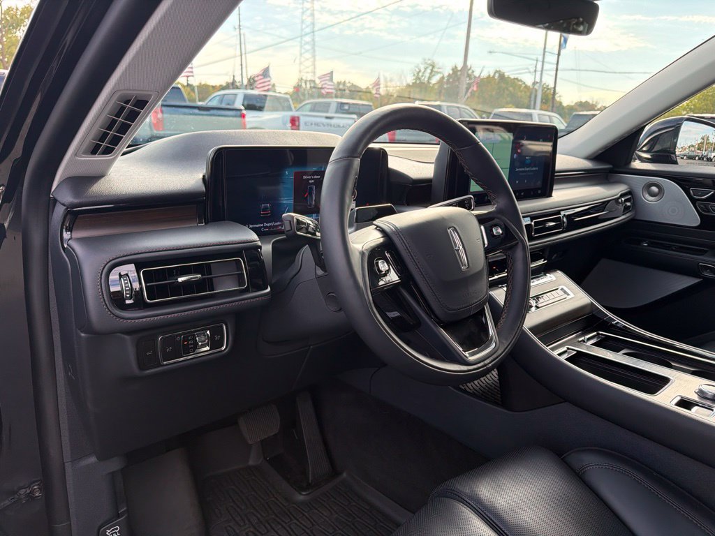 Used 2026 Lincoln Aviator Reserve AWD/4WD image 11