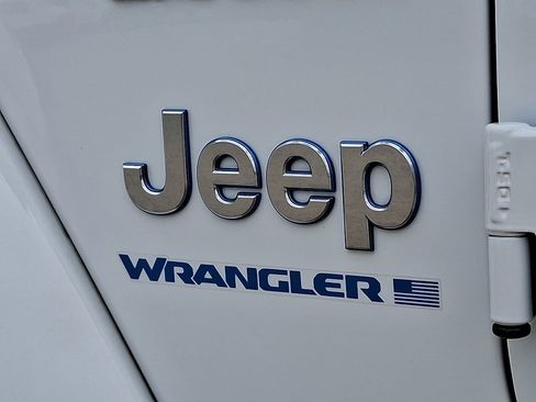 Used 2024 Jeep Wrangler Unlimited Sahara AWD/4WD image 29