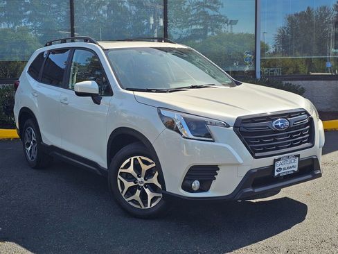 Used 2023 Subaru Forester Premium AWD/4WD image 1