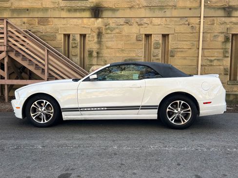 Used 2013 Ford Mustang Premium image 35