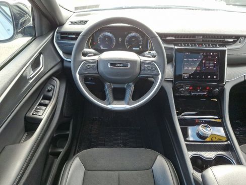 New 2025 Jeep Grand Cherokee L Altitude image 14