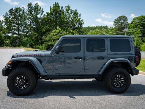 Used 2025 Jeep Wrangler Unlimited Rubicon AWD/4WD image 5