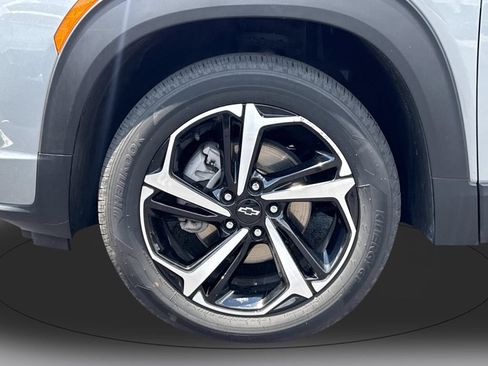 Used 2023 Chevrolet TrailBlazer RS w/ Convenience Package AWD/4WD image 9