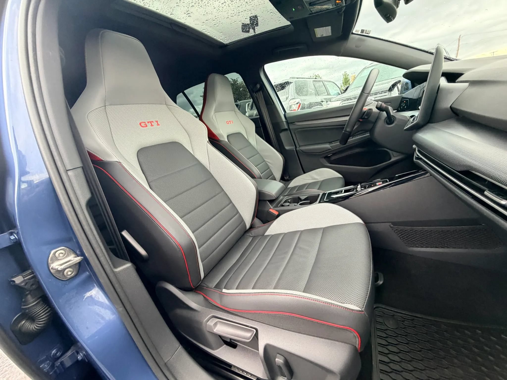 Used 2025 Volkswagen GTI SE FWD image 24
