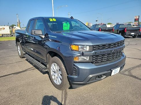 Used 2020 Chevrolet Silverado 1500 Custom w/ Custom Value Package AWD/4WD image 3