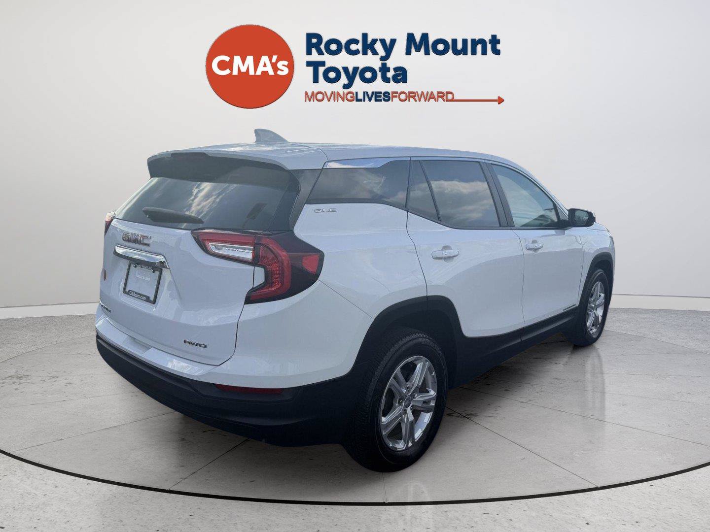 Used 2024 GMC Terrain SLE AWD/4WD image 5