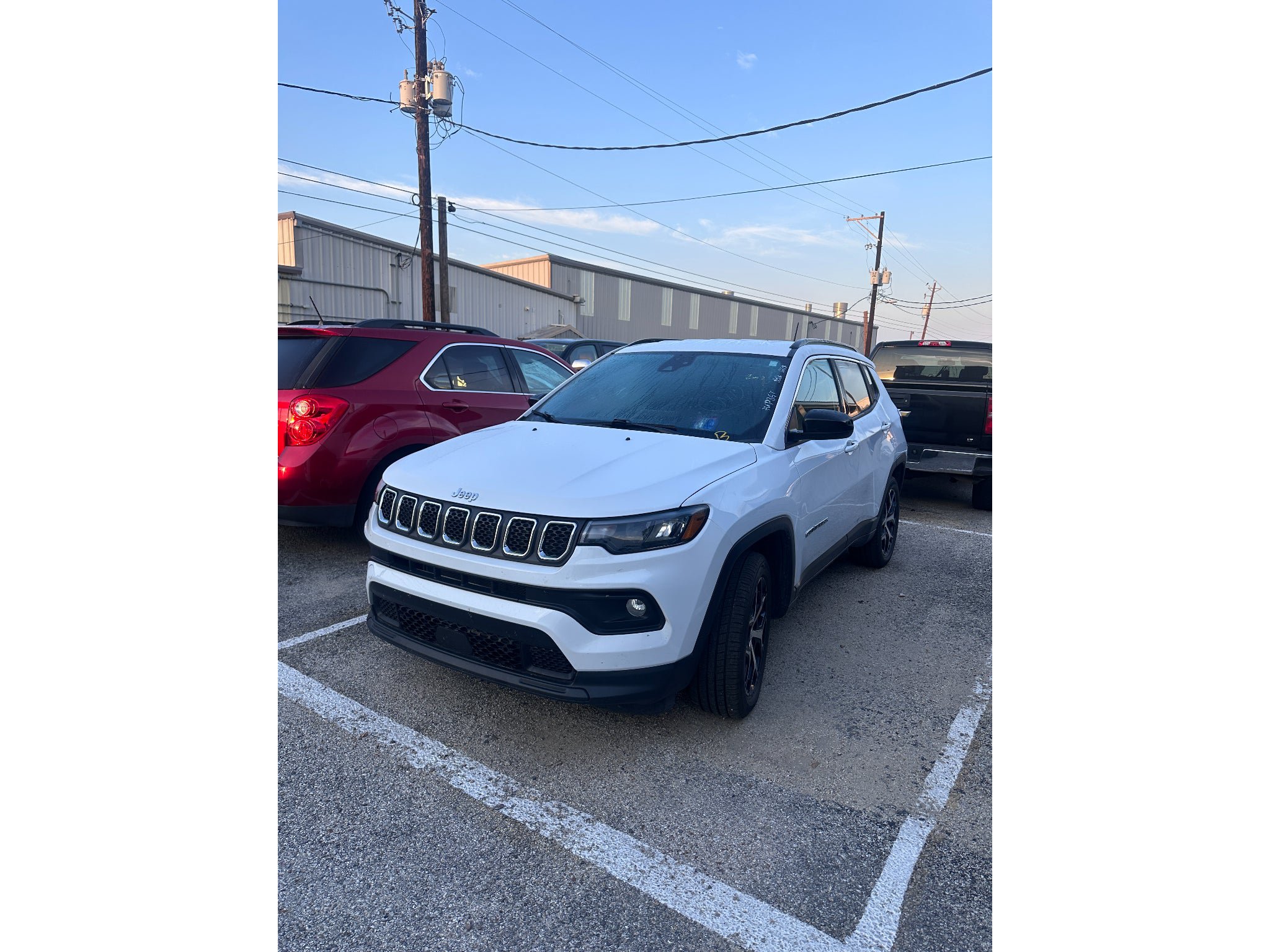 Used 2024 Jeep Compass Latitude AWD/4WD image 1