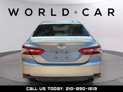 Used 2018 Toyota Camry LE w/ Convenience Package FWD image 13